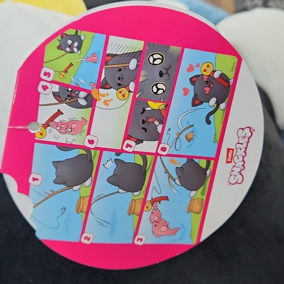 NWT Luna the Black Cat Yellow Red Pez Dispenser Zuru Snackles Stuffed Animal - Picture 9 of 9